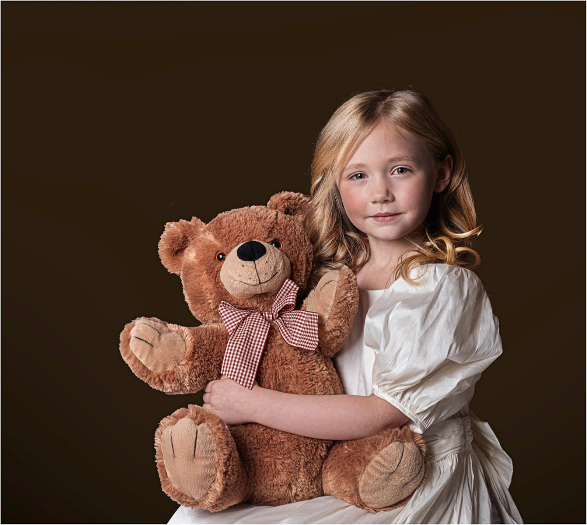 TRIXIE AND HER TEDDY by Tess Salmon LRPS CPAGB BPE2 – Scored 17 out of 20